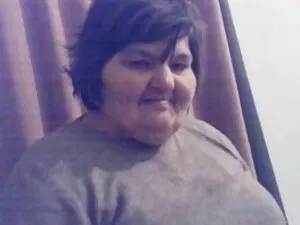 ロシアの男は、シャワーで二人のロシアの母 ...