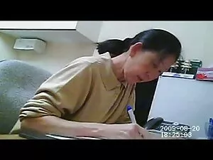 少しひゃの前に彼を捕まえたので目で彼女の ...