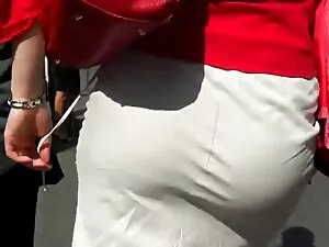 金のためにブロンドは彼女の猫のために二つ ...
