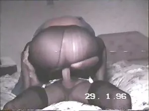 独り善がりの入れ墨ブルネットfucks  ...