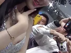 角質の美しさは、男の大きなコックにジャン ...