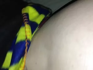 ロシアの雛は男と彼女の親密な生活を示して ...
