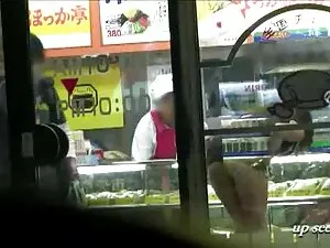 私は彼にガールフレンドを与え、彼女は彼に ...