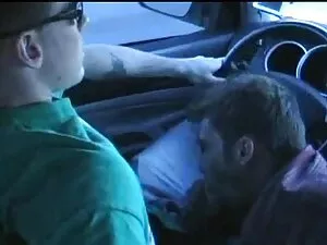 ジューシーな滝でバウンス巨乳とBitch ...