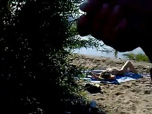 友人は普通の彼女に触れ、再び彼女の熱いネ ...