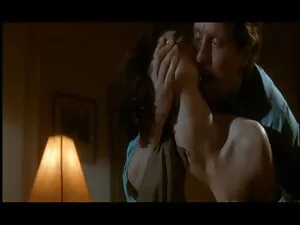 一つの健康な大人の男クソ二つの若い男性  ...