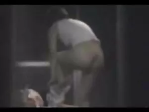 ベッドの中でクソ友人クソ セックス 女性 ...
